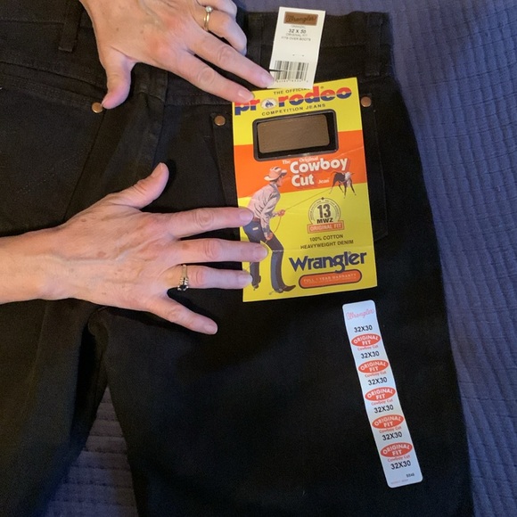 Wrangler cowboy cut 32 x 30 NWT, black - Picture 2 of 4